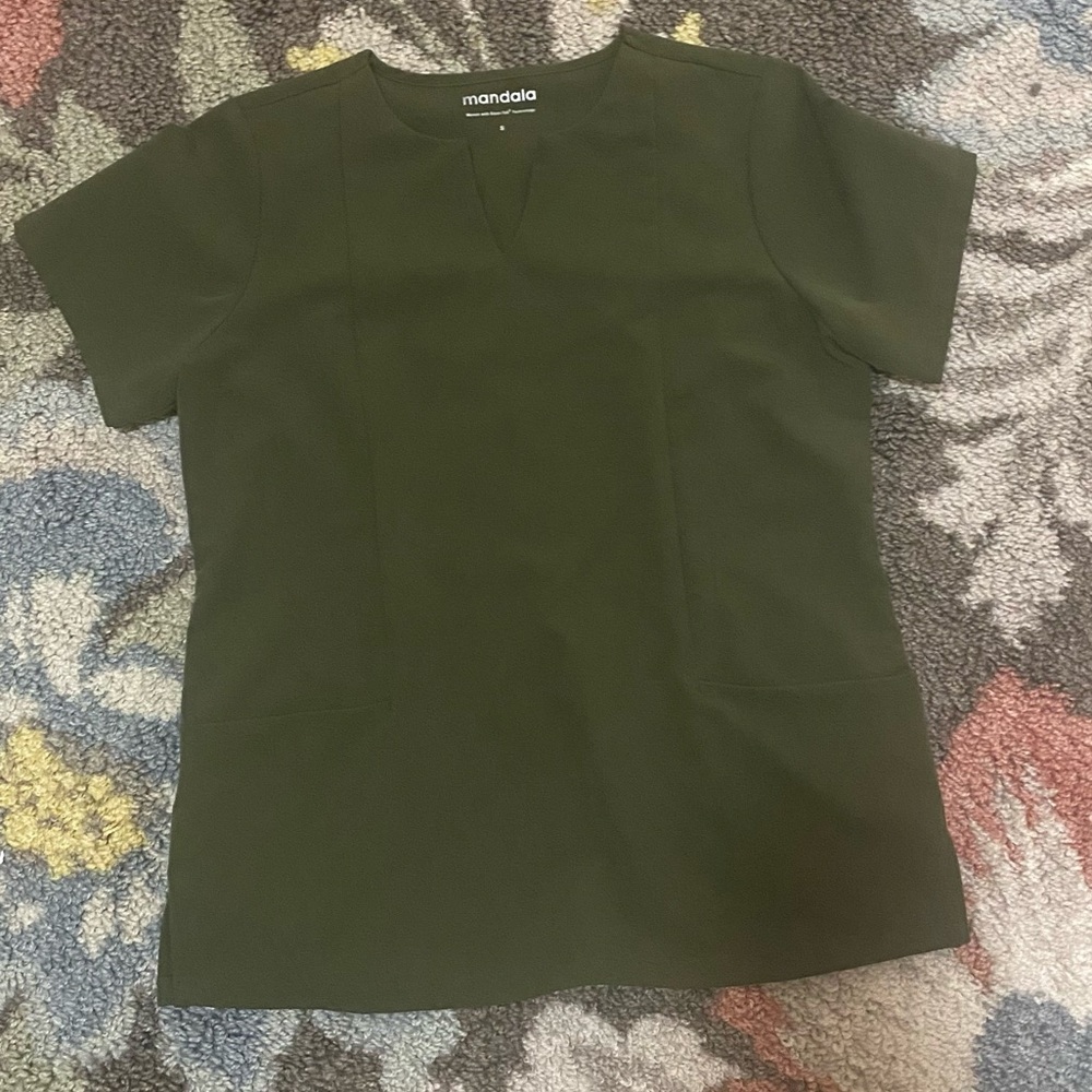 Mandala 5 Pocket Notch Neck Top Olive